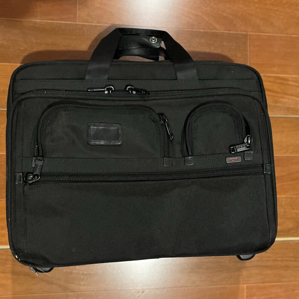 Tumi Deluxe 4 Wheeled Laptop Case Brief –  Good Condition